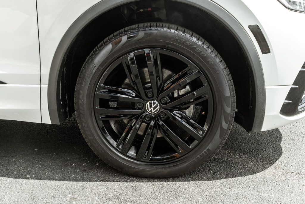 Used 2022 Volkswagen Tiguan SE R-Line AWD/4WD image 5