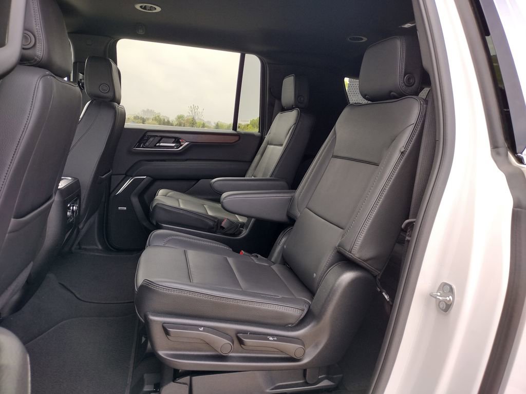 Used 2025 GMC Yukon XL Denali AWD/4WD image 8