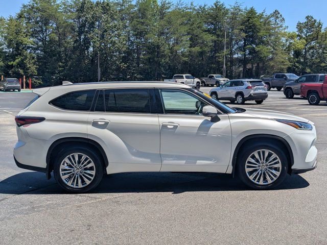 Used 2025 Toyota Highlander Platinum AWD/4WD image 8