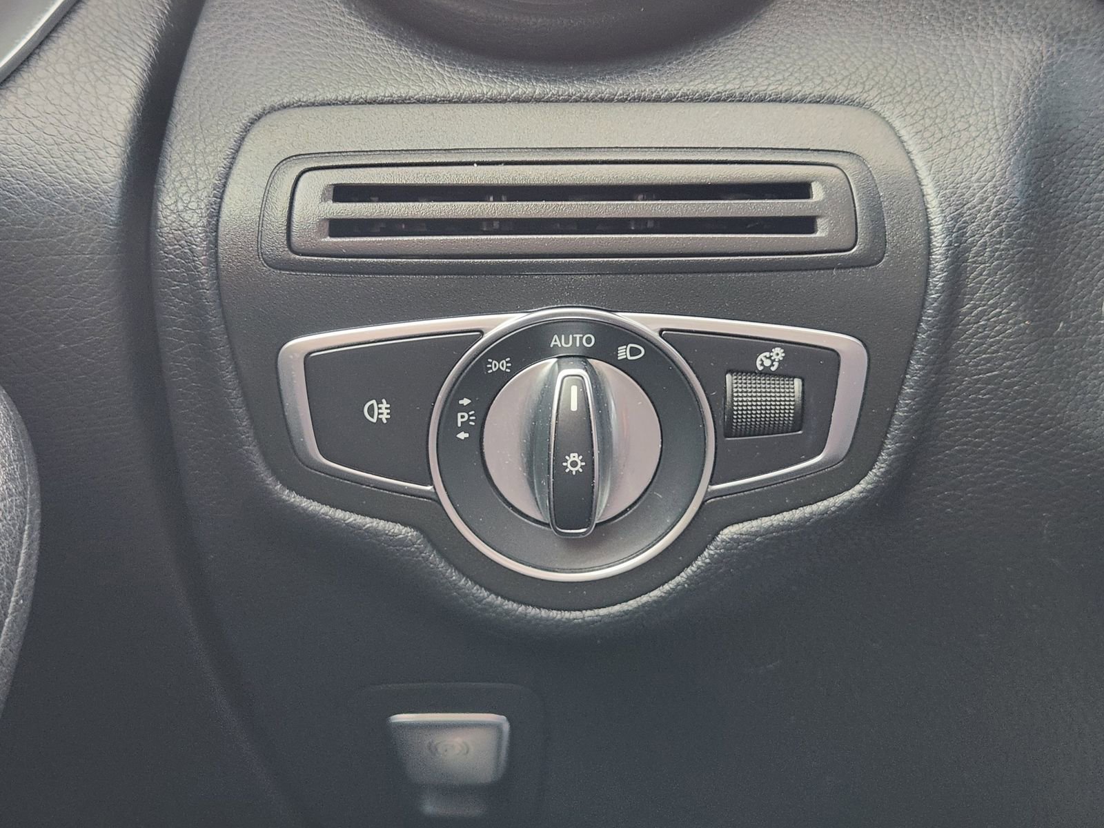 Used 2019 Mercedes-Benz GLC 300 4MATIC image 21