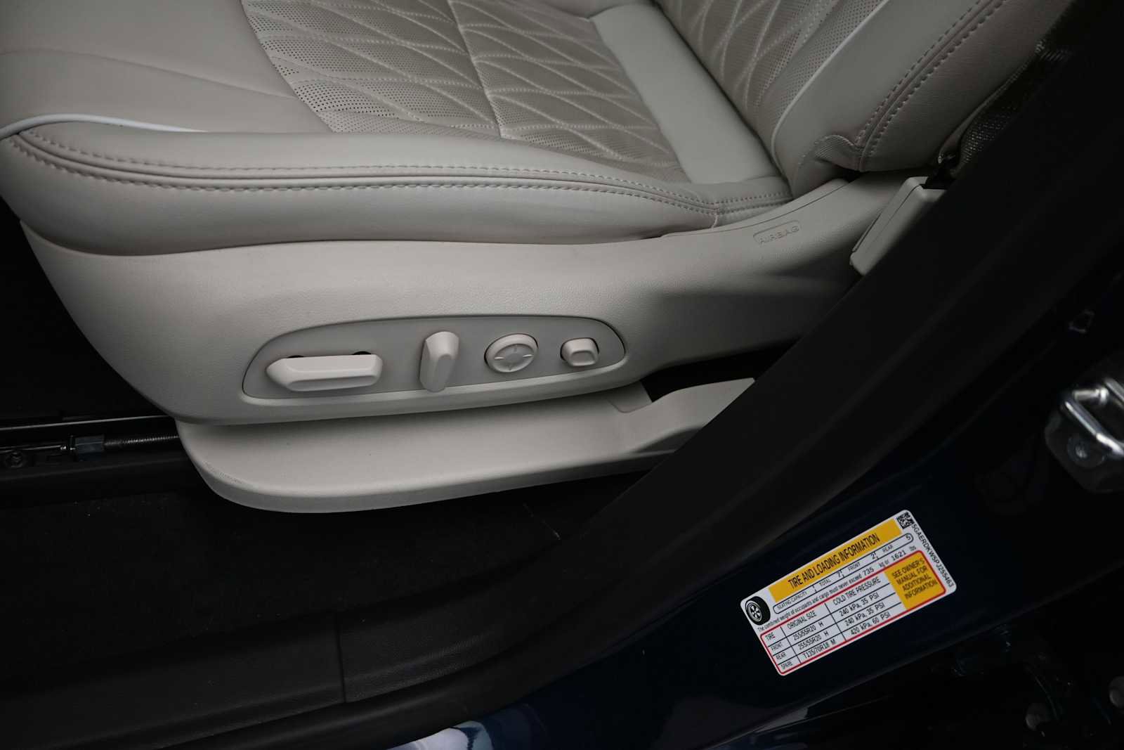 Used 2023 Buick Enclave Avenir w/ Avenir Technology Package image 20