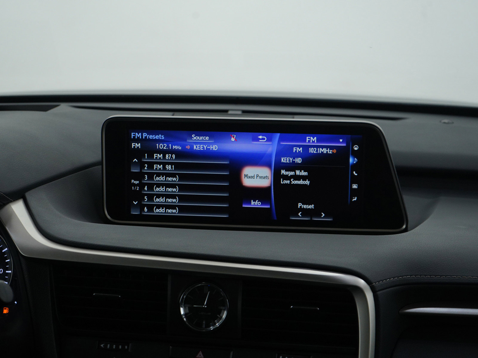 Used 2019 Lexus RX 450h AWD w/ Luxury Package image 17