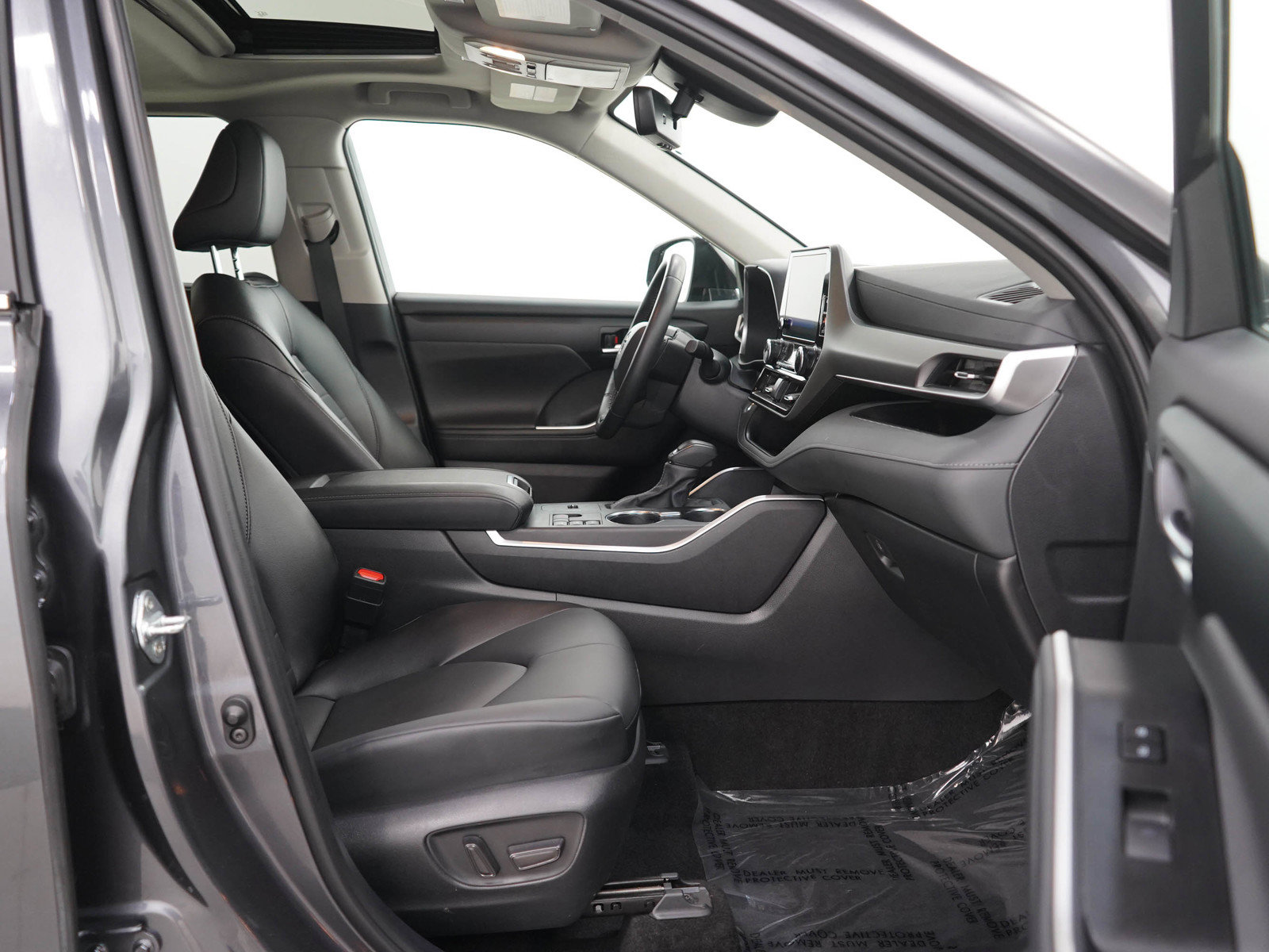 Used 2025 Toyota Highlander XLE AWD/4WD image 11