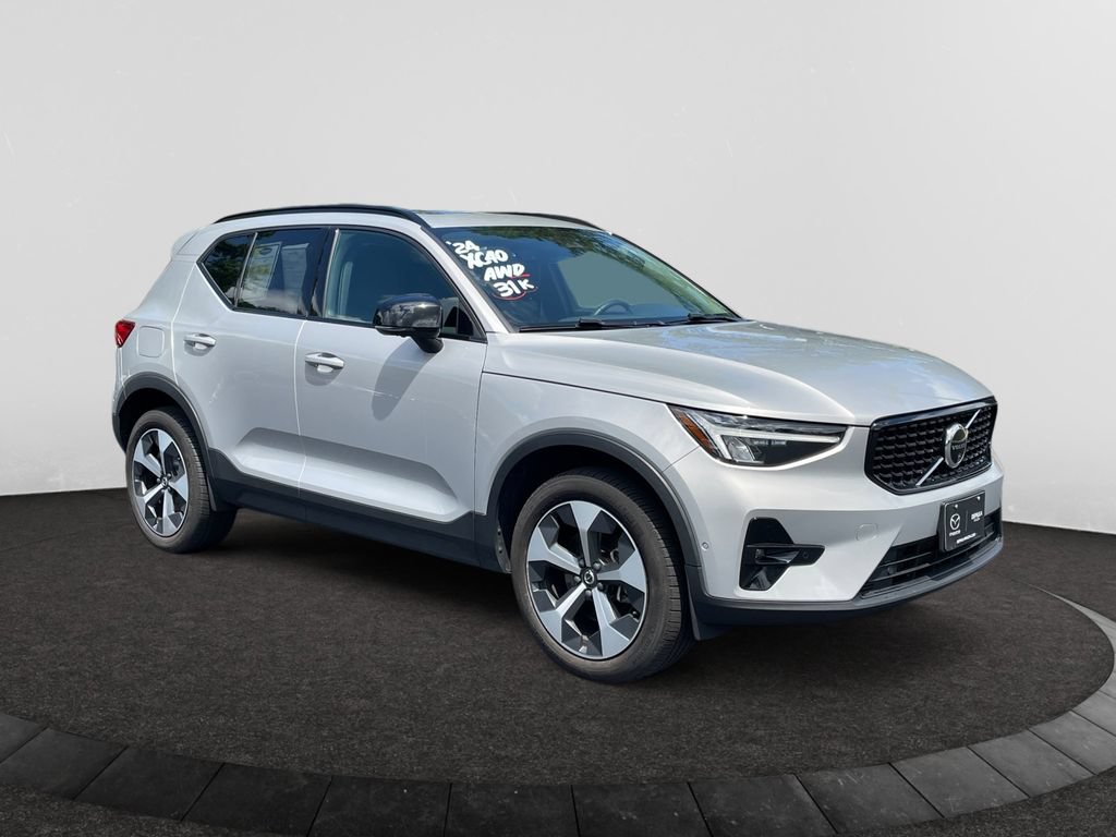 Used 2024 Volvo XC40 B5 Plus w/ Protection Package Premier AWD/4WD image 6