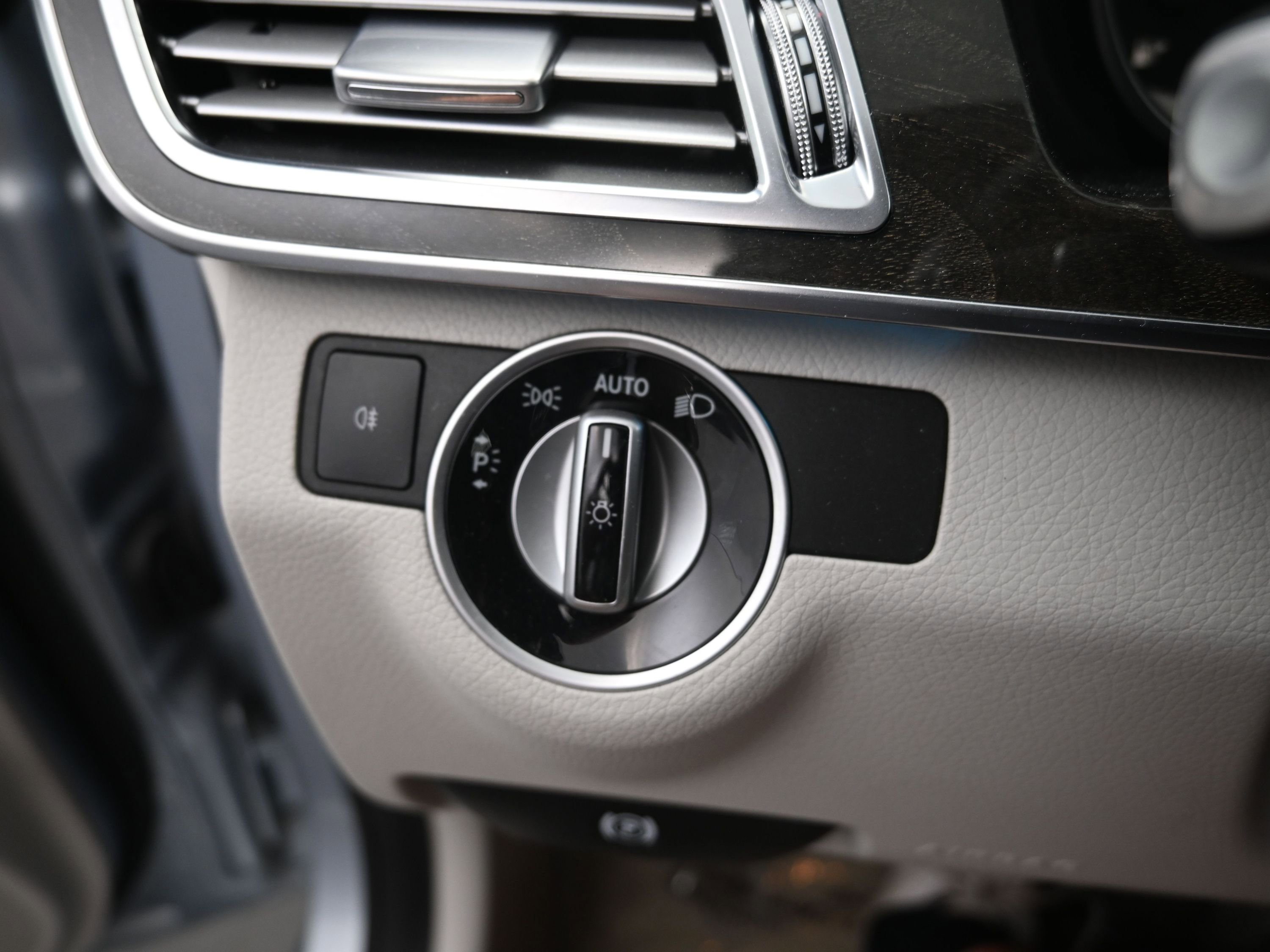 Used 2015 Mercedes-Benz E 350 Sedan image 19