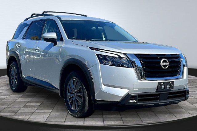 Used 2025 Nissan Pathfinder SV AWD/4WD image 3