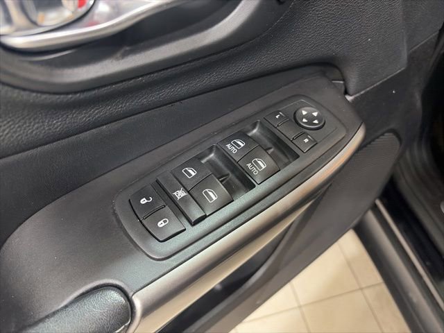 Used 2020 Jeep Cherokee Limited AWD/4WD image 18