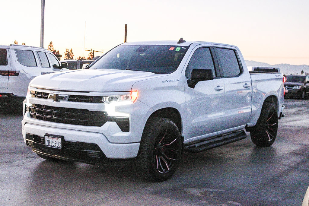 Used 2023 Chevrolet Silverado 1500 RST AWD/4WD image 3