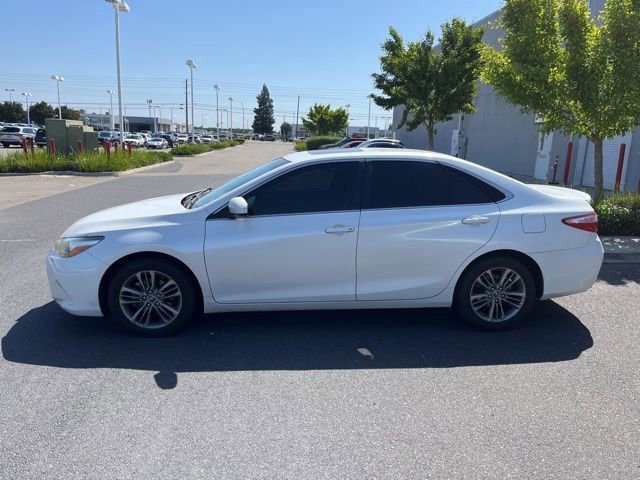 Used 2015 Toyota Camry SE w/ Moonroof Package FWD image 4