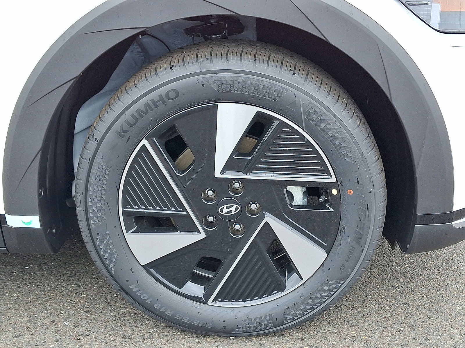 New 2025 Hyundai Ioniq 5 SE image 8