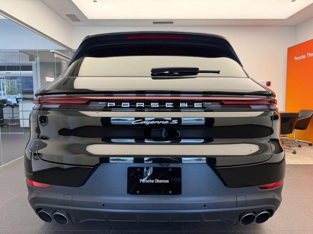 Used 2025 Porsche Cayenne S AWD/4WD image 7