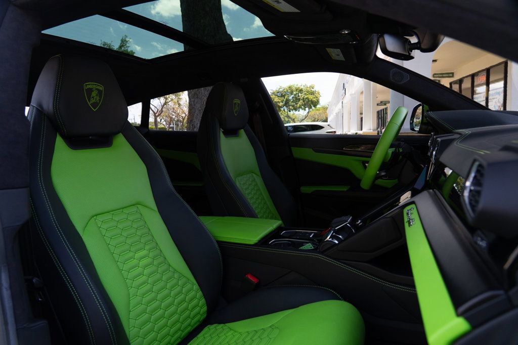 Used 2022 Lamborghini Urus AWD/4WD image 29