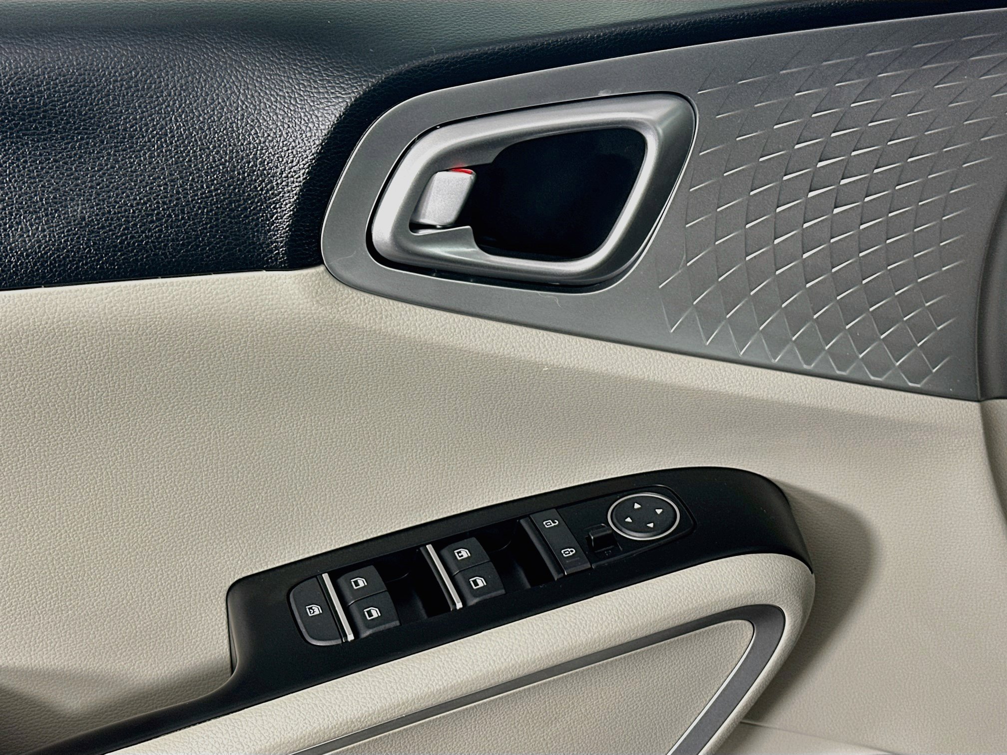 Used 2025 Kia Soul LX w/ LX Technology Package FWD image 15