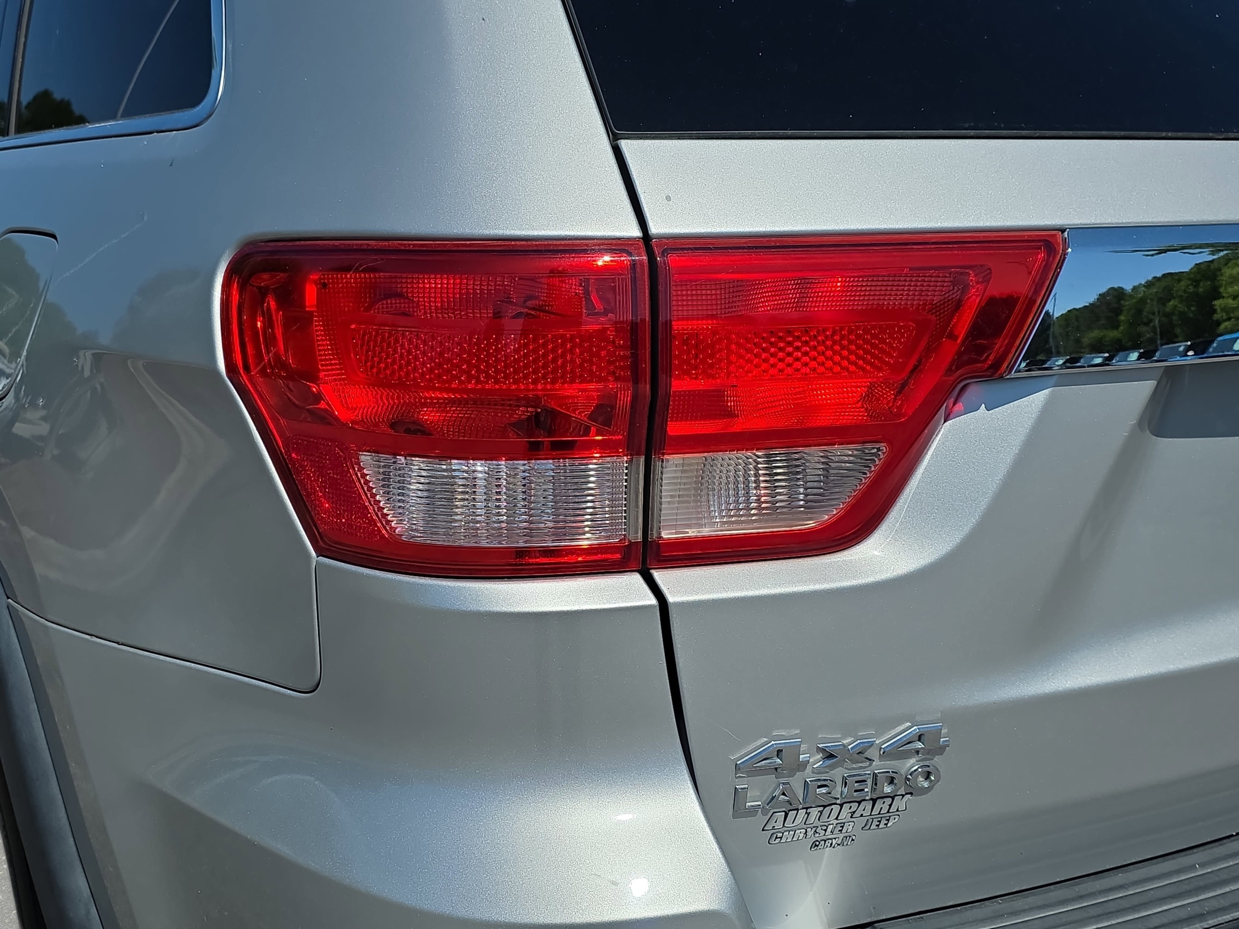 Used 2012 Jeep Grand Cherokee Laredo AWD/4WD image 31