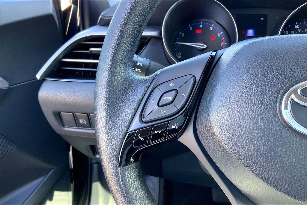 Used 2020 Toyota C-HR LE image 17