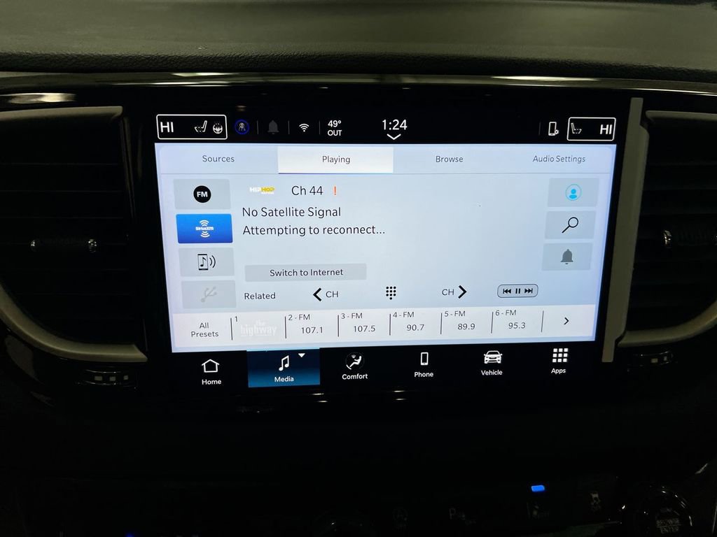 Used 2025 Chrysler Pacifica Select image 14