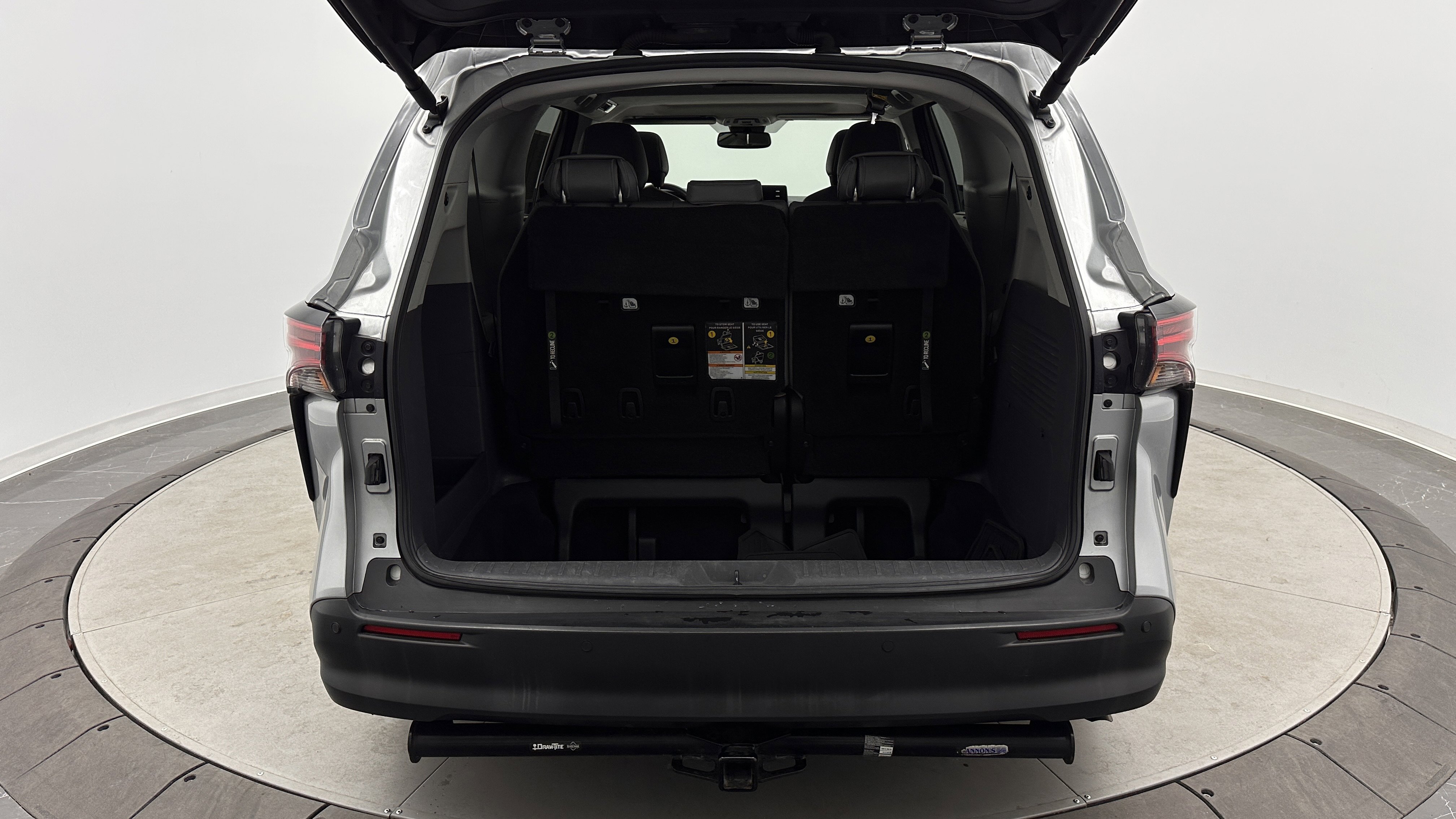 Used 2022 Toyota Sienna XLE FWD image 30