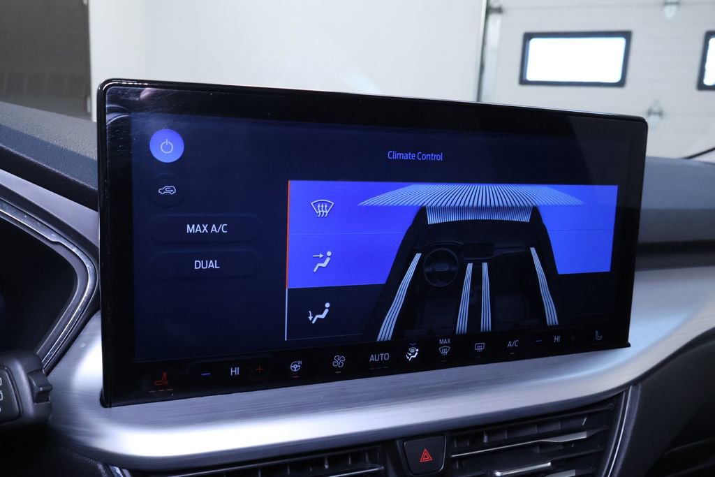 Used 2024 Ford Escape Platinum image 30