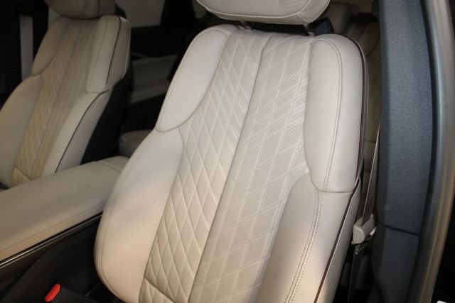 New 2026 Cadillac Lyriq Signature Luxury w/ Nappa Leather Package AWD/4WD image 8