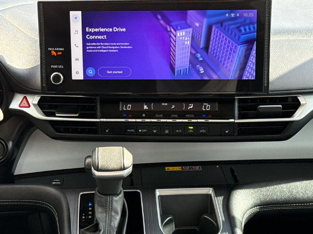 Used 2025 Toyota Sienna XLE FWD image 13