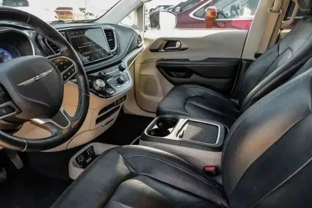 Used 2021 Chrysler Pacifica Touring-L image 26