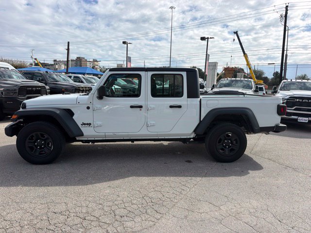 Used 2025 Jeep Gladiator Sport AWD/4WD image 3