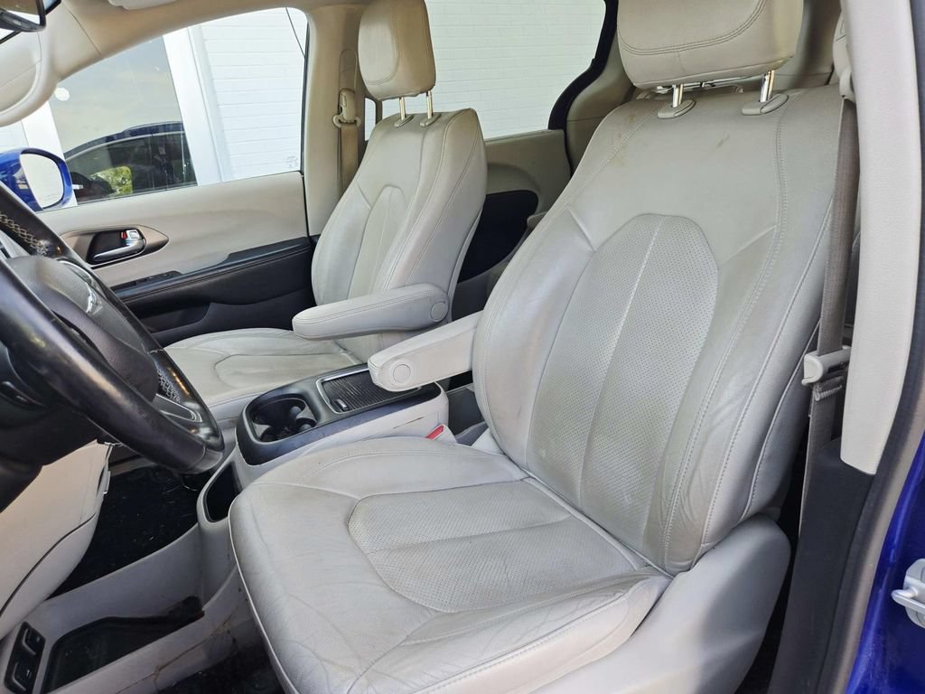 Used 2021 Chrysler Pacifica Touring-L FWD image 13