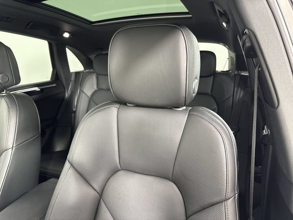 Certified 2025 Porsche Macan S AWD/4WD image 40