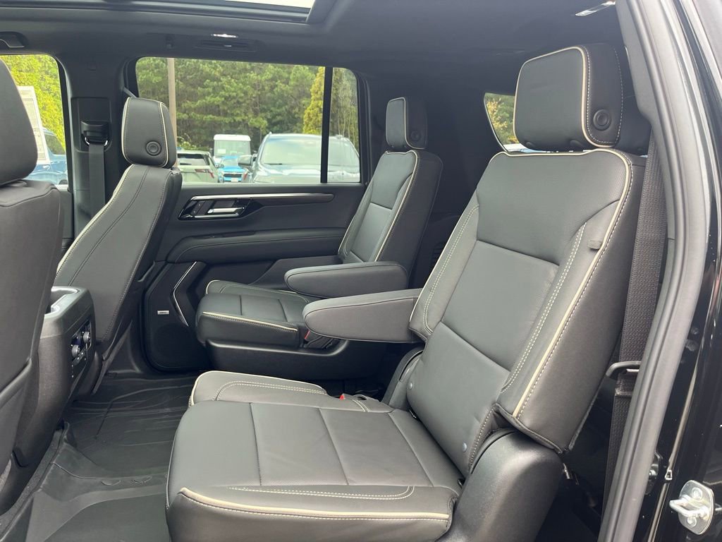 New 2026 Chevrolet Suburban Premier w/ Sun And Tow Package AWD/4WD image 31