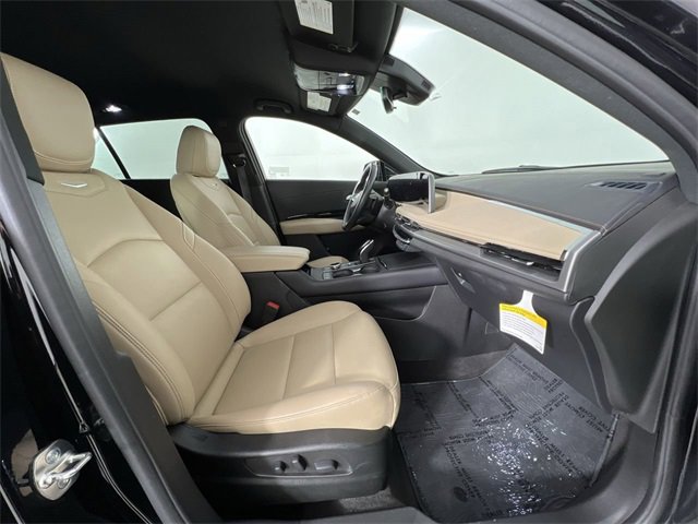 Certified 2024 Cadillac XT4 Luxury w/ Cold Weather Package image 28