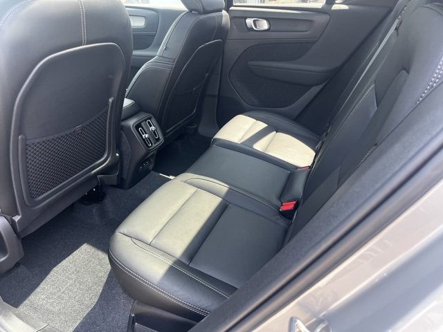 Certified 2023 Volvo XC40 B5 Plus w/ Protection Package Premier image 15