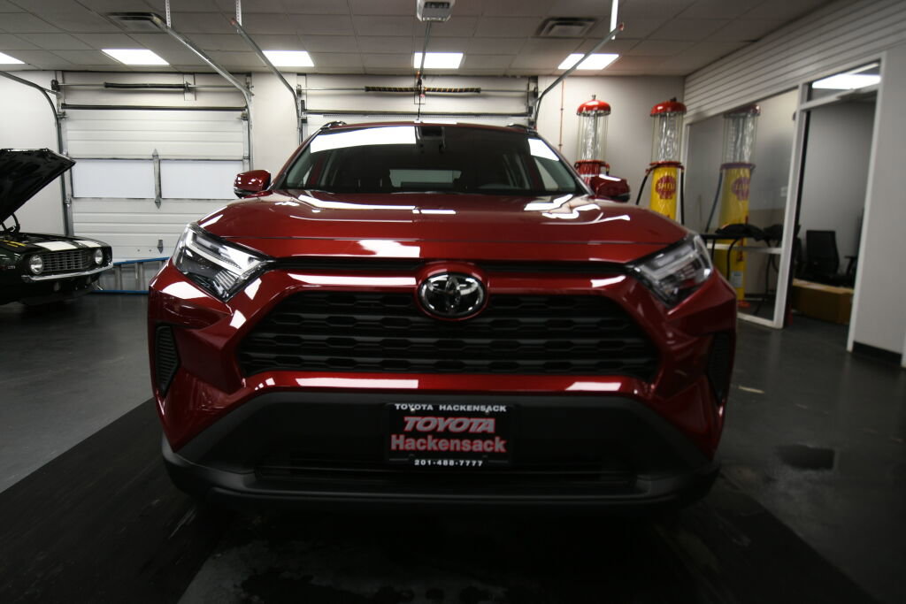 Used 2025 Toyota RAV4 XLE w/ Convenience Package image 4