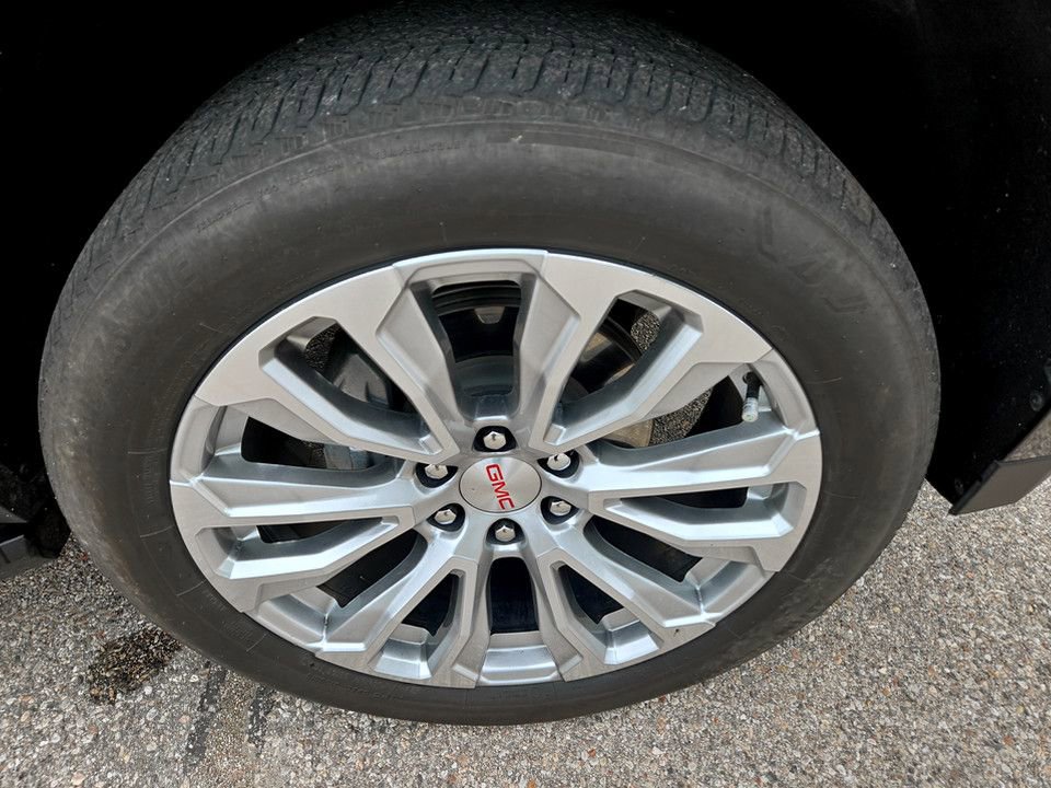 Used 2024 GMC Yukon XL Denali w/ Advanced Technology Package AWD/4WD image 33