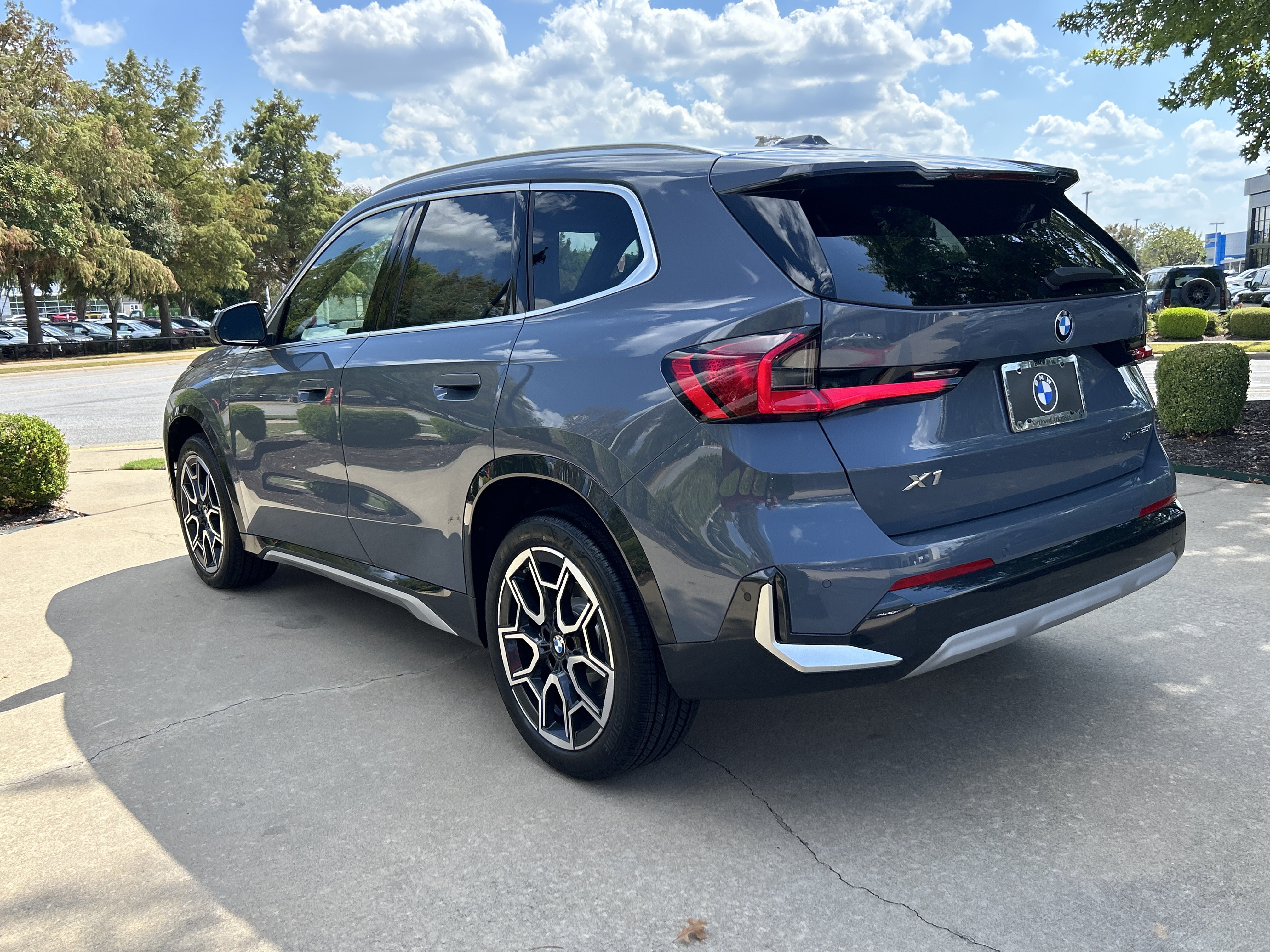 New 2027 BMW X1 xDrive28i AWD/4WD image 3