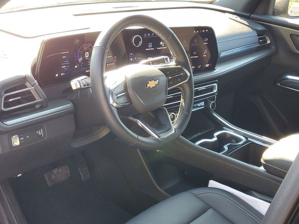 Used 2025 Chevrolet Traverse LT FWD image 12