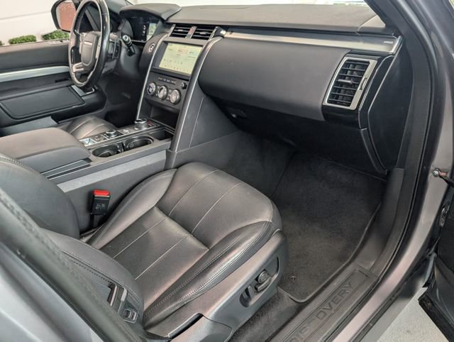 Used 2020 Land Rover Discovery Landmark image 14