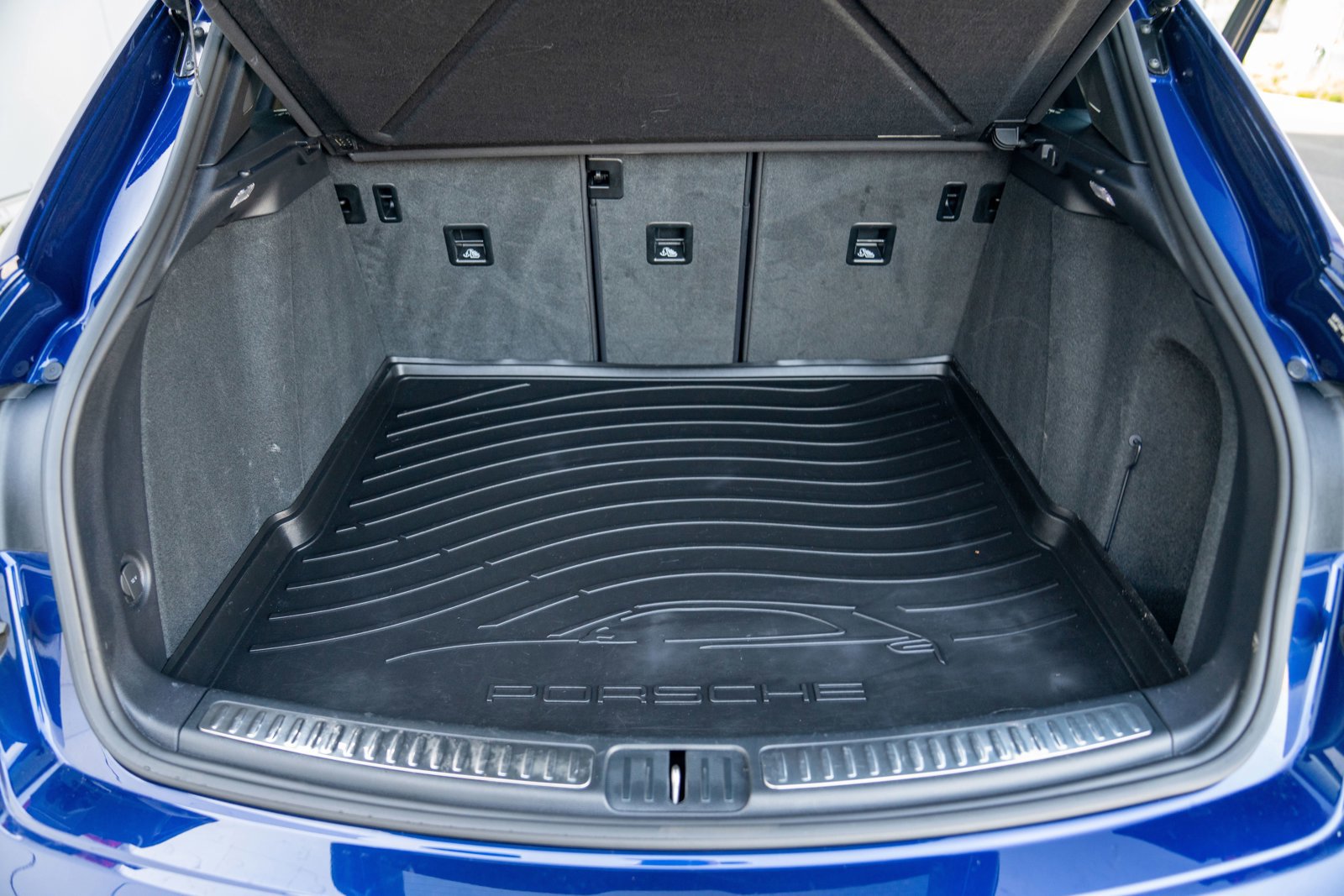 Certified 2024 Porsche Macan image 28