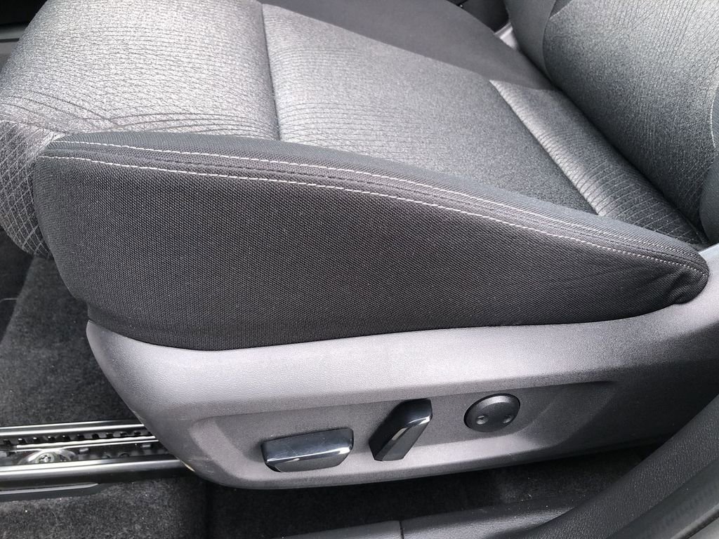 Used 2025 Nissan Rogue SV AWD/4WD image 23