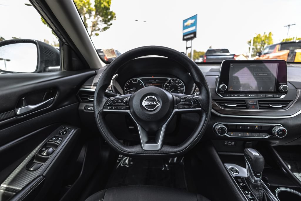 Used 2024 Nissan Altima 2.5 SV FWD image 26