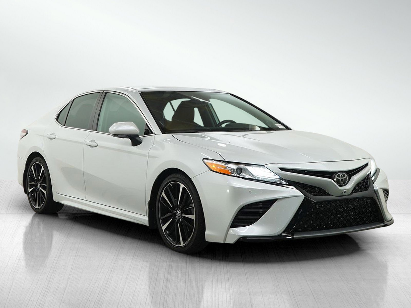 Used 2020 Toyota Camry XSE FWD image 7