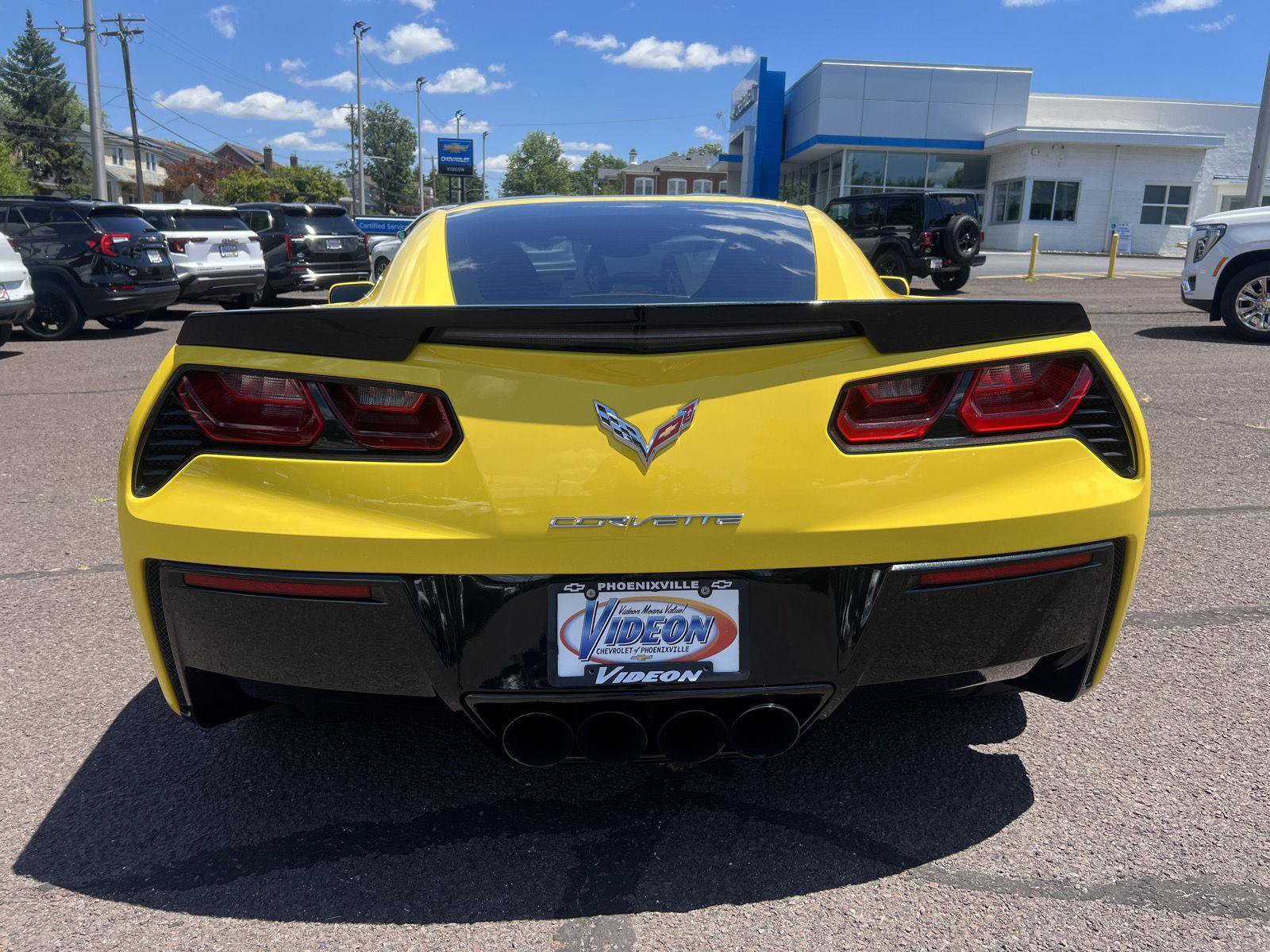 Used 2017 Chevrolet Corvette Stingray Coupe w/ 1LT RWD image 6