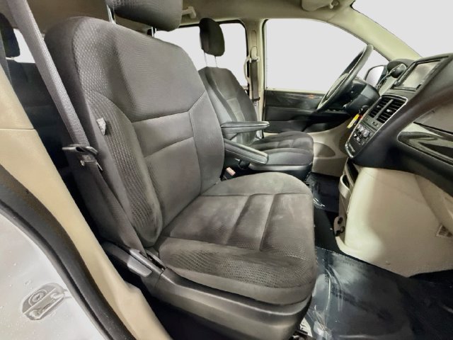 Used 2018 Dodge Grand Caravan SE w/ UConnect Hands-Free Group FWD image 26