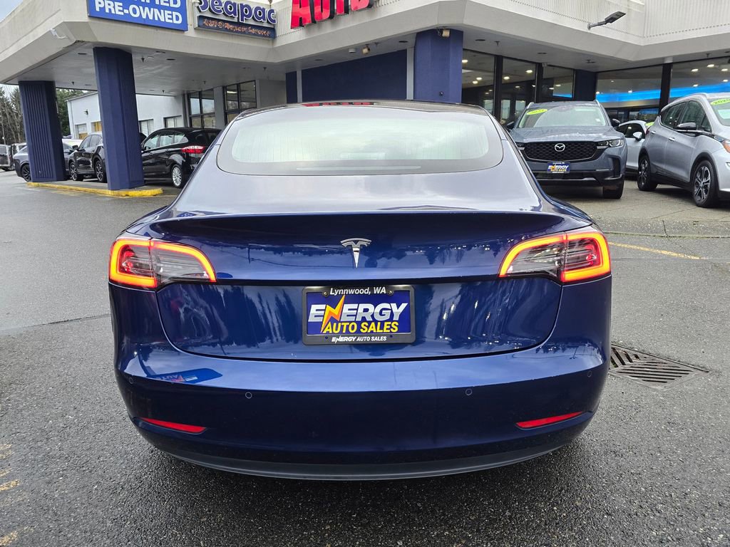 Used 2019 Tesla Model 3 Standard Range image 4
