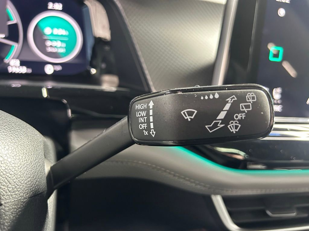 Used 2024 Volkswagen Atlas Peak Edition SE image 21