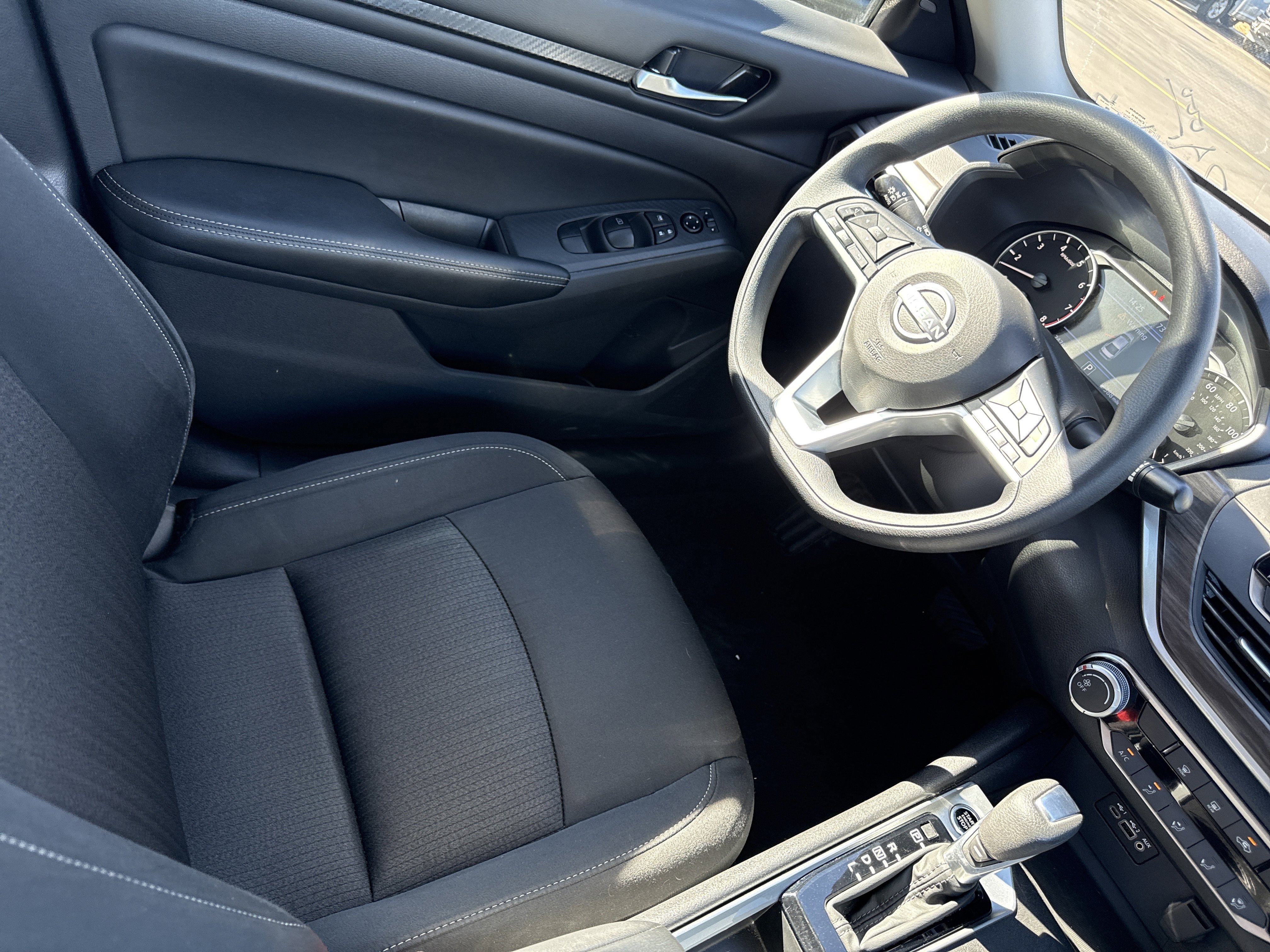 Used 2025 Nissan Altima 2.5 SV FWD image 7