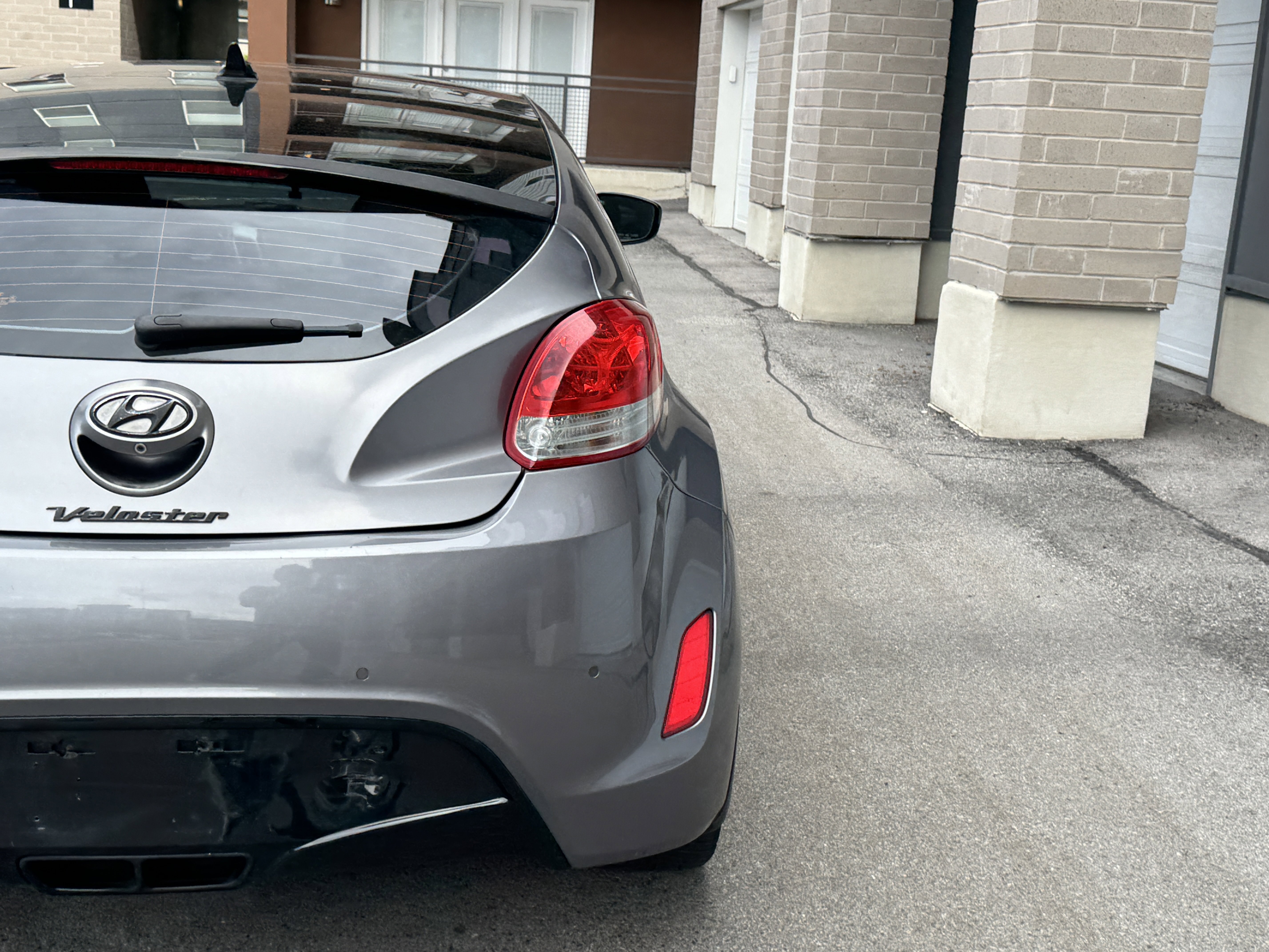 Used 2012 Hyundai Veloster w/ Style Pkg FWD image 6