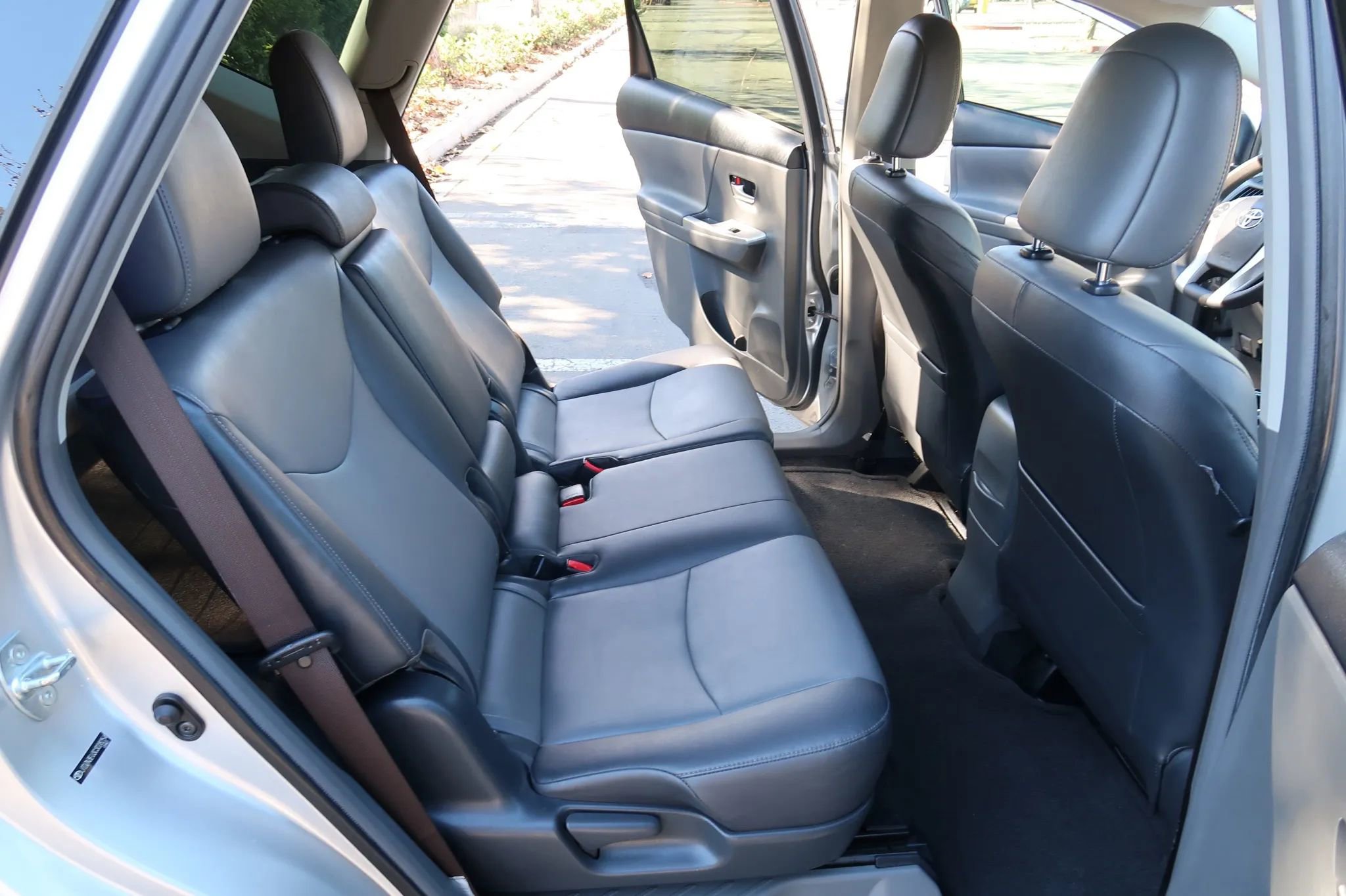 Used 2012 Toyota Prius V Five w/ Preferred Accessory Pkg FWD image 11