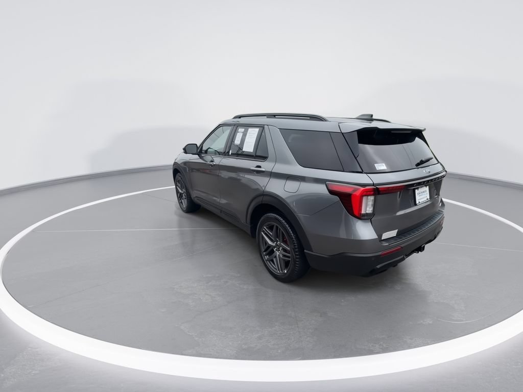Used 2025 Ford Explorer ST-Line w/ ST-Line Street Pack AWD/4WD image 7