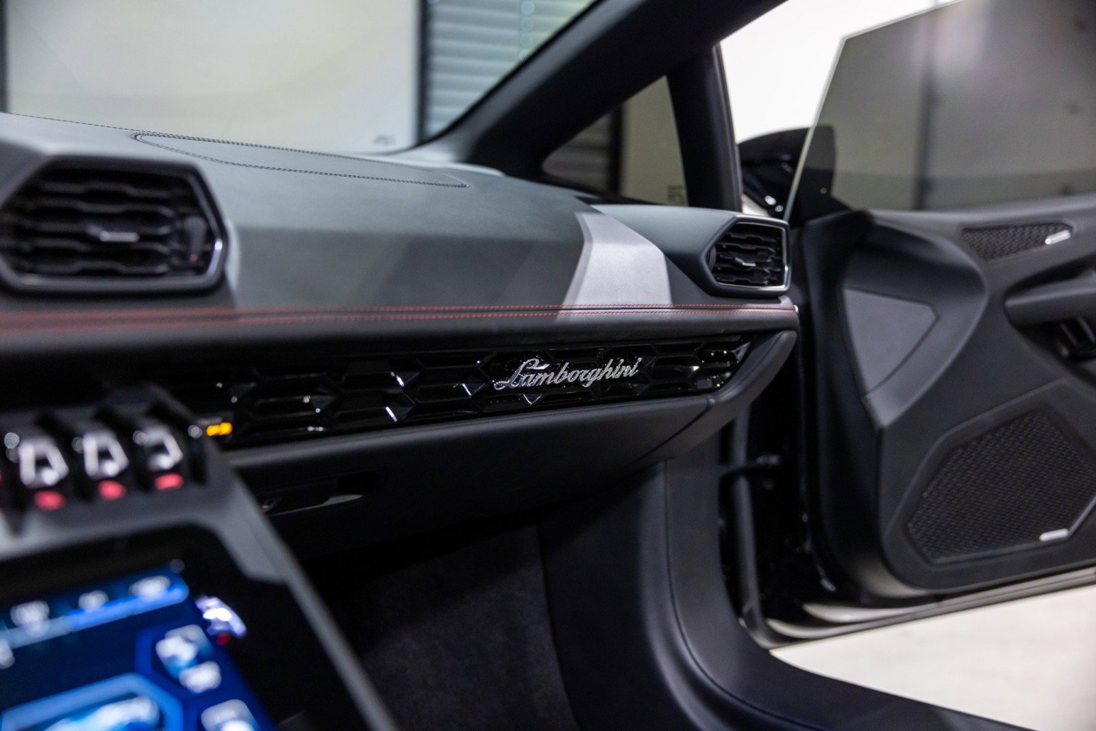 Used 2020 Lamborghini Huracan EVO image 42