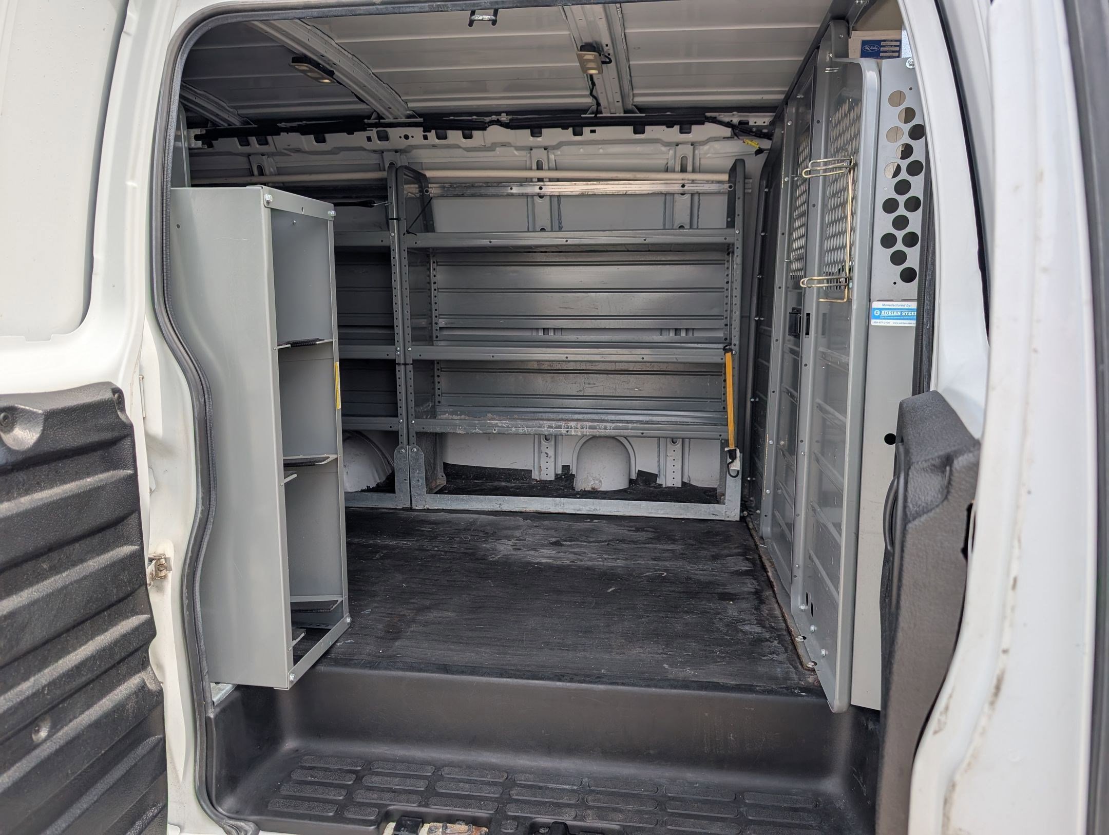 Used 2018 Chevrolet Express 2500 w/ Driver Convenience Package RWD image 28